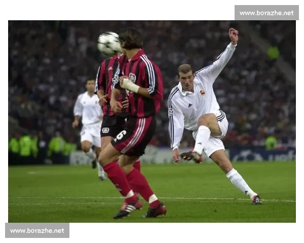 银河战舰传奇三人组：齐达内、贝克汉姆、卡洛斯的天外飞仙时刻